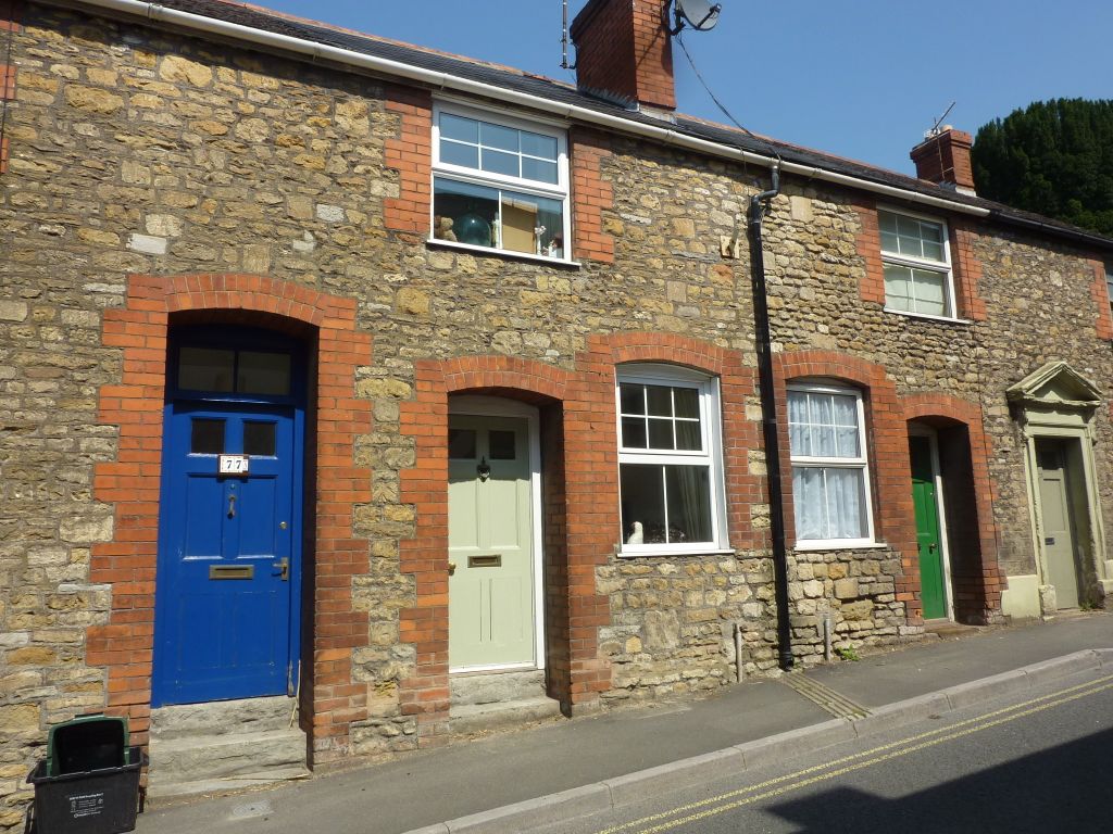 2 bed cottage to rent in High Street, Bruton BA10, £950 pcm