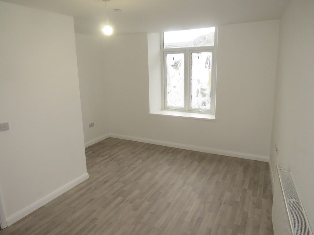 1 bed flat to rent in Llantrisant Road, Graig, Pontypridd CF37, £700 pcm