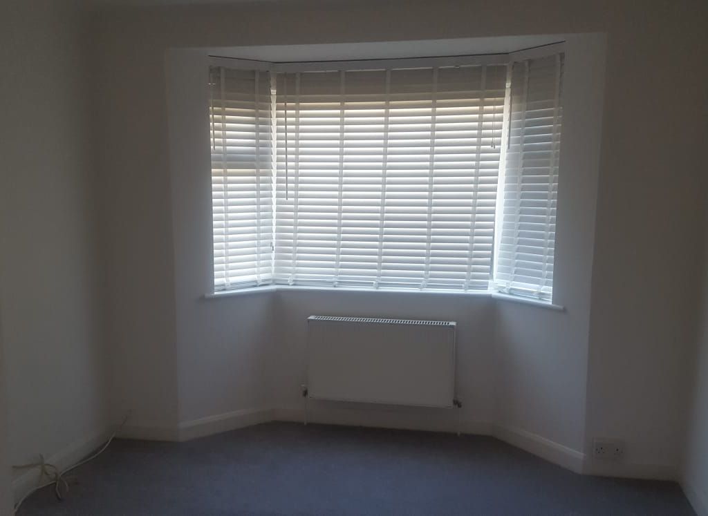 2 bed flat to rent in Cardrew Close, London N12, £1,300 pcm