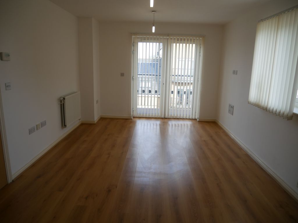 1 bed flat to rent in Varcoe Gardens, Hayes UB3, £1,350 pcm