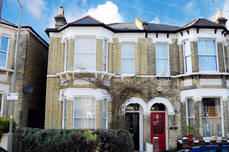 4 bed terraced house to rent in Sarsfeld Road, London SW12, £5,000 pcm