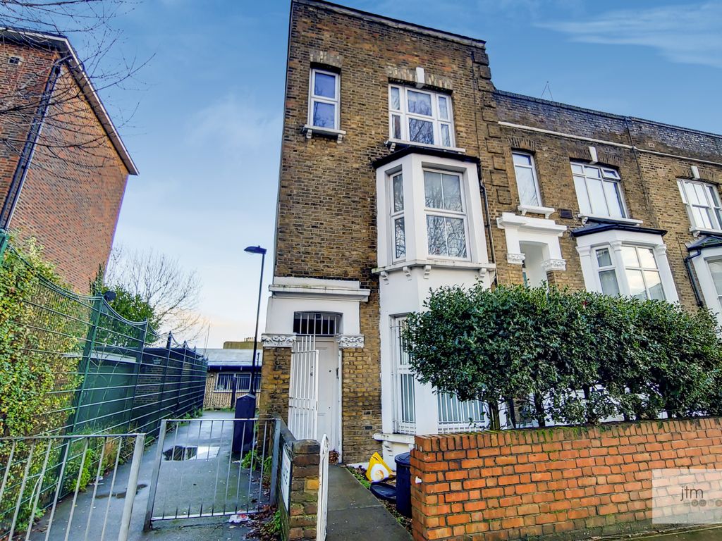 4 bed end terrace house to rent in St. John's Way, London N19, £3,600 pcm