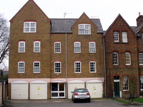 2 bed flat to rent in Camperdown House, Alma Road, Windsor SL4, £1,025 pcm