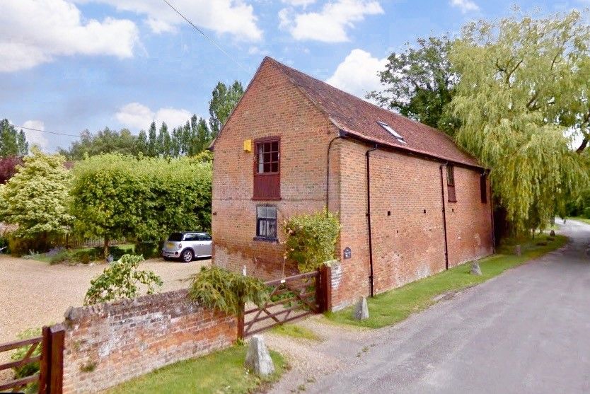 2 bed property to rent in Drayton Beauchamp, Aylesbury HP22, £1,500 pcm