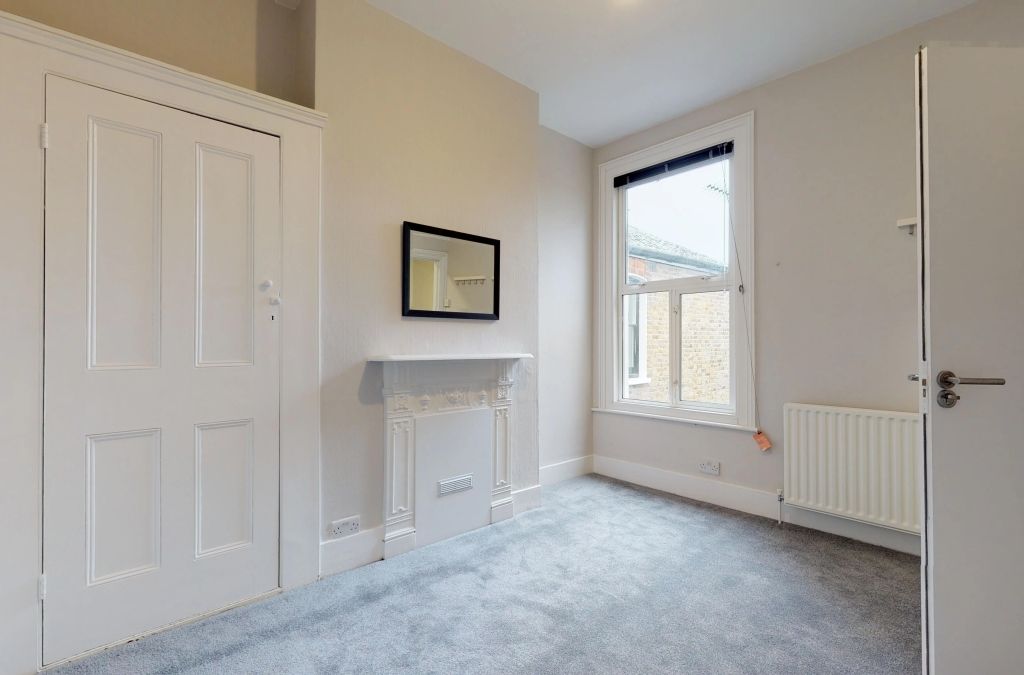 Room to rent in Falkland Road, London N8, £867 pcm