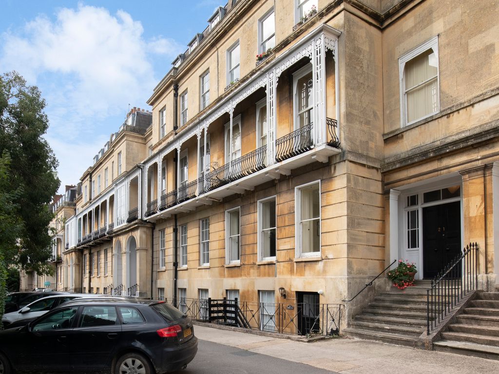 2 bed flat to rent in Lansdown Place, Cheltenham GL50, £1,395 pcm