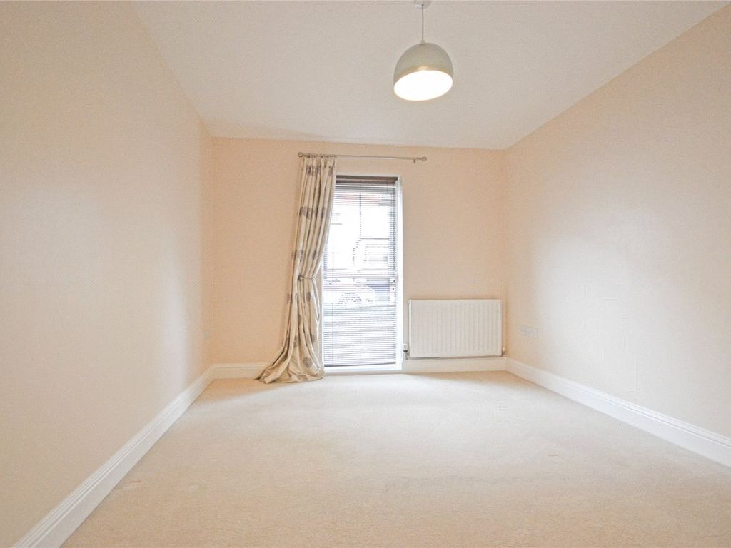 1 bed flat to rent in Gladeside, Cambridge CB4, £1,250 pcm