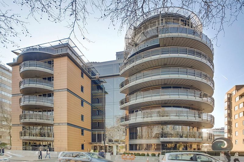 2 bed flat for sale in Atrium Apartments, Park Road, London NW8, £2,395,000