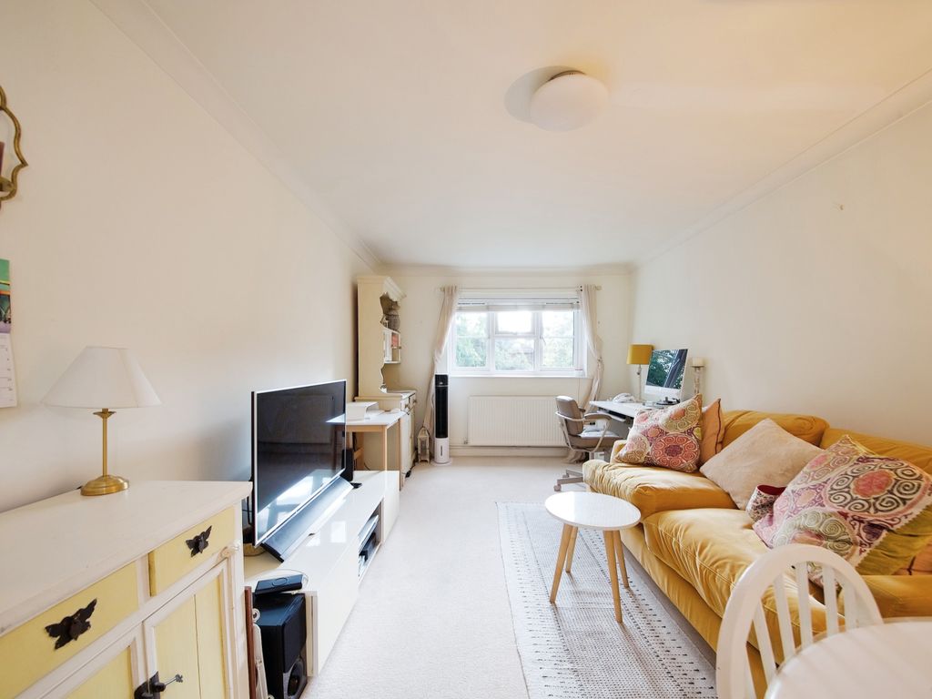 1 bed flat for sale in Hannay Lane, London N8, £380,000