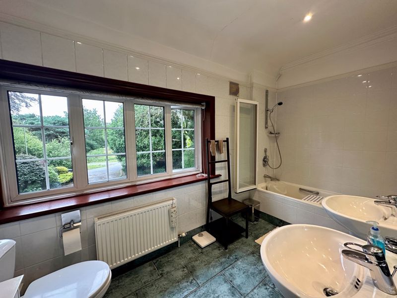 6 bed detached house to rent in Hadley Green West, Barnet EN5, £5,500 pcm