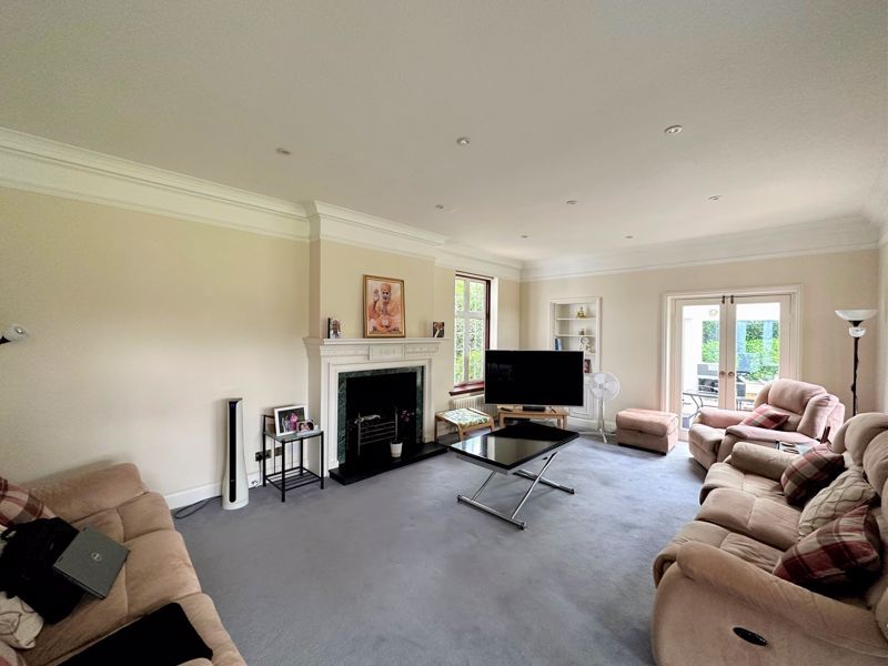 6 bed detached house to rent in Hadley Green West, Barnet EN5, £5,500 pcm