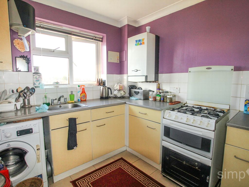 2 bed flat for sale in College Way, Hayes UB3, £310,000