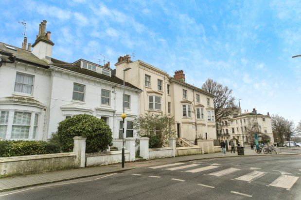 2 bed flat to rent in 6 Buckingham Place, Brighton BN1, £1,400 pcm