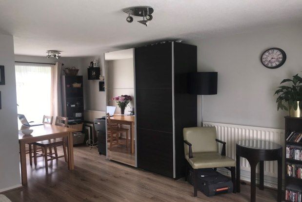 1 bed flat to rent in Ivory Walk, Crawley RH11, £1,100 pcm