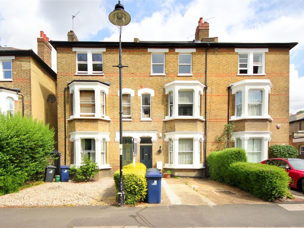 2 bed flat for sale in The Park, London W5, £400,000