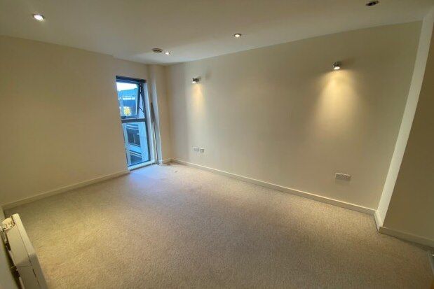 2 bed flat to rent in Paramount, Swindon SN1, £1,000 pcm