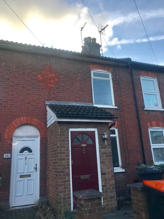 2 bed terraced house to rent in Victoria Street, Dunstable LU6, £1,450 pcm