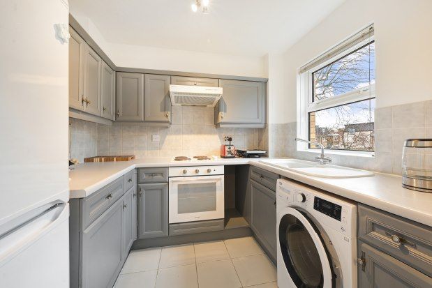 1 bed flat to rent in Monmouth Close, Chiswick W4, £1,900 pcm