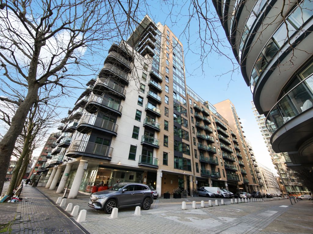 2 bed flat to rent in Millharbour, London E14, £2,362 pcm