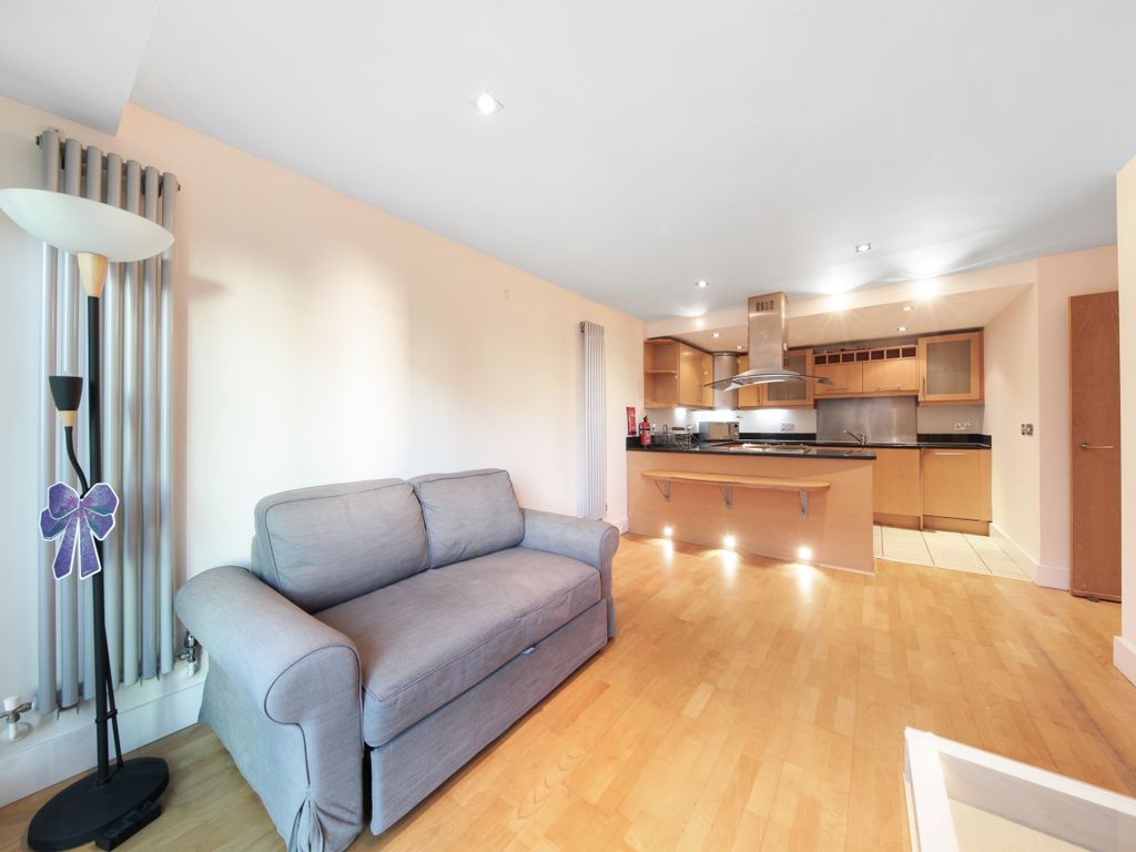 2 bed flat to rent in Millharbour, London E14, £2,362 pcm