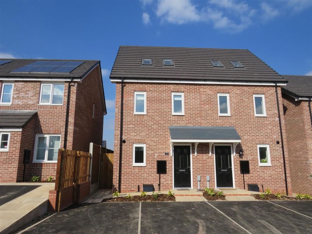 3 bed property to rent in Ravens Flight, Coventry CV3, £975 pcm