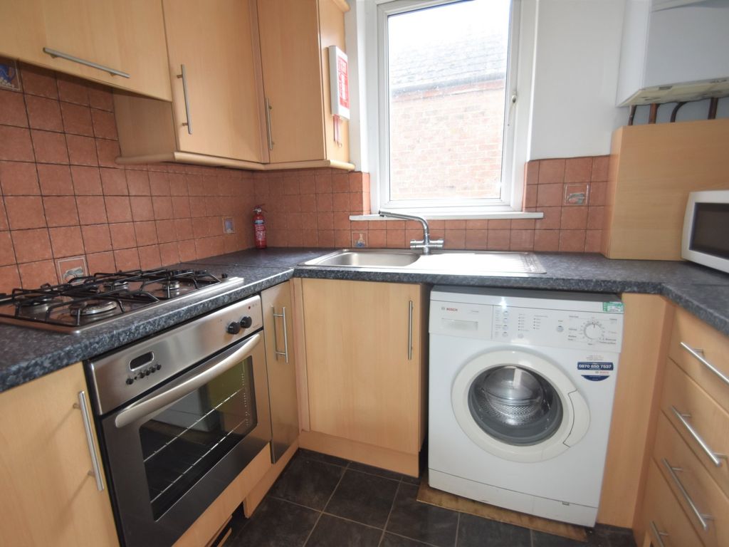 3 bed flat to rent in Fawcett Road, Southsea PO4, £1,150 pcm