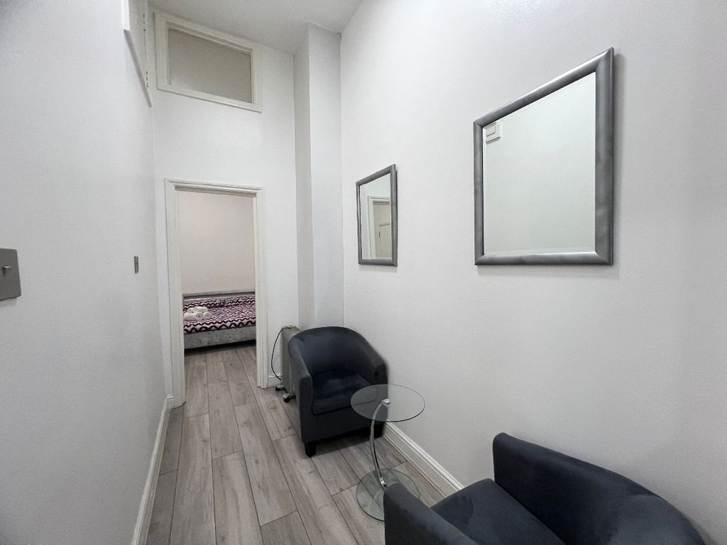 Studio to rent in Finchley Road, London NW3, £1,600 pcm