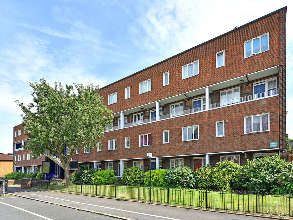 3 bed flat to rent in Parkside Estate, Rutland Road, London E9, £2,600 pcm