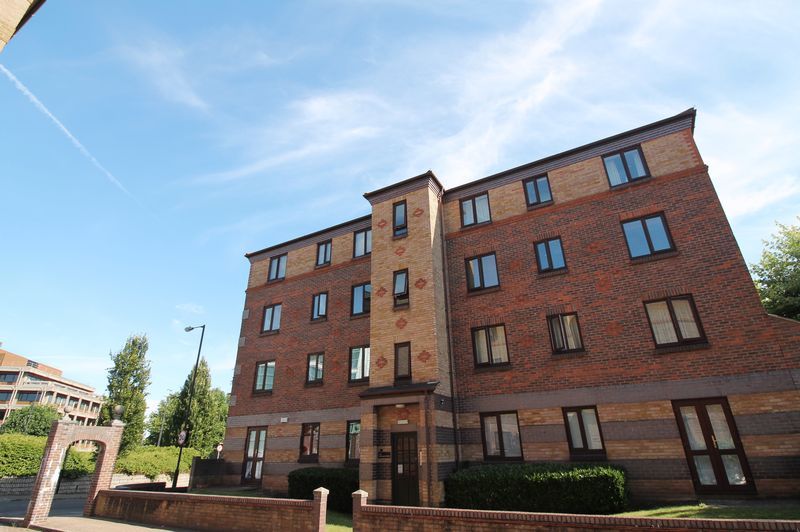 2 bed flat to rent in BPC00898, Berlington Court, Redcliff Mead Lane BS1, £1,250 pcm