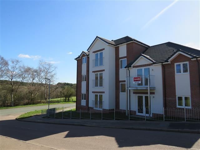 2 bed flat to rent in Bracken Close, Hednesford, Cannock WS12, £795 pcm