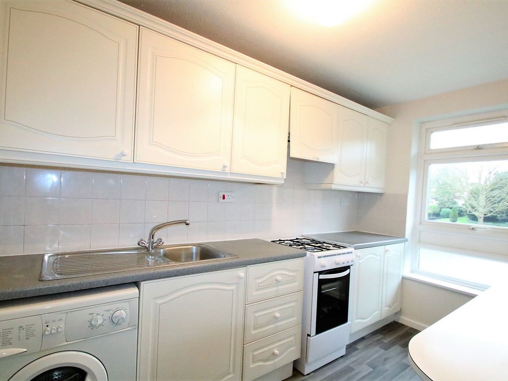 1 bed flat to rent in Maresfield, Park Hill, East Croydon, Surrey CR0, £1,200 pcm