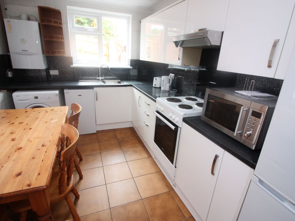 6 bed terraced house to rent in Kings Road, Exeter EX4, £542 pcm