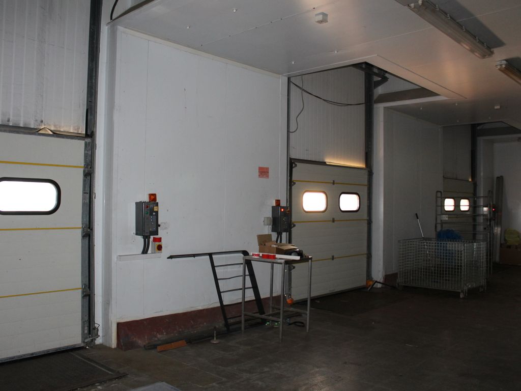 Warehouse to let in Wern Industrial Estate, Newport Gwent NP10, £7,800 pa