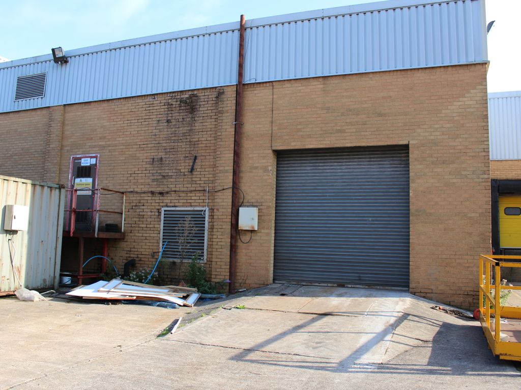 Warehouse to let in Wern Industrial Estate, Newport Gwent NP10, £7,800 pa