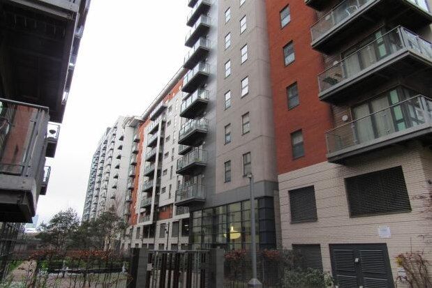 1 bed flat to rent in Barton Place, Manchester M4, £1,000 pcm