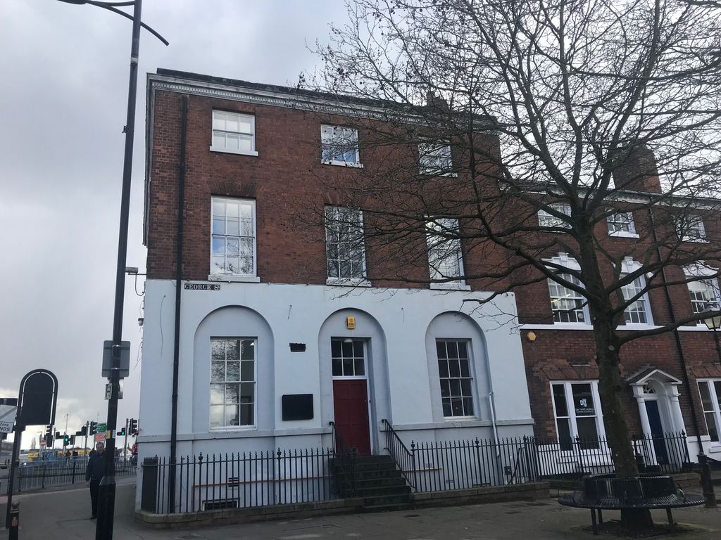 Serviced office to let in George Street, Wolverhampton WV2, £4,200 pa