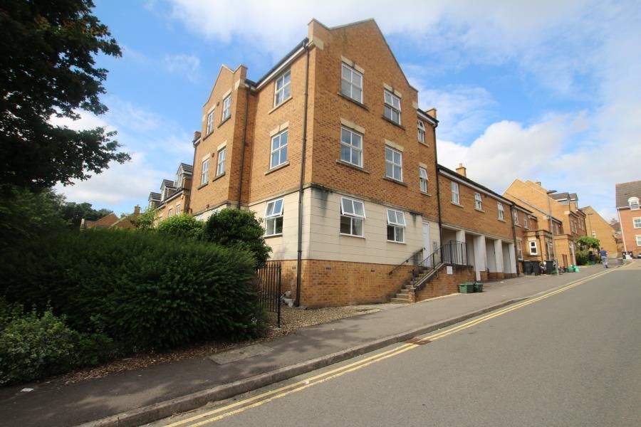 3 bed flat to rent in Wright Way, Stoke Park, Bristol BS16, £1,950 pcm