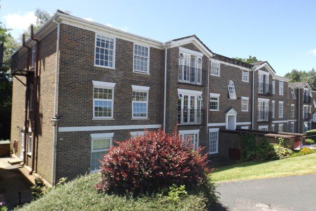 2 bed flat to rent in Heathfield Green, Midhurst GU29, £1,100 pcm