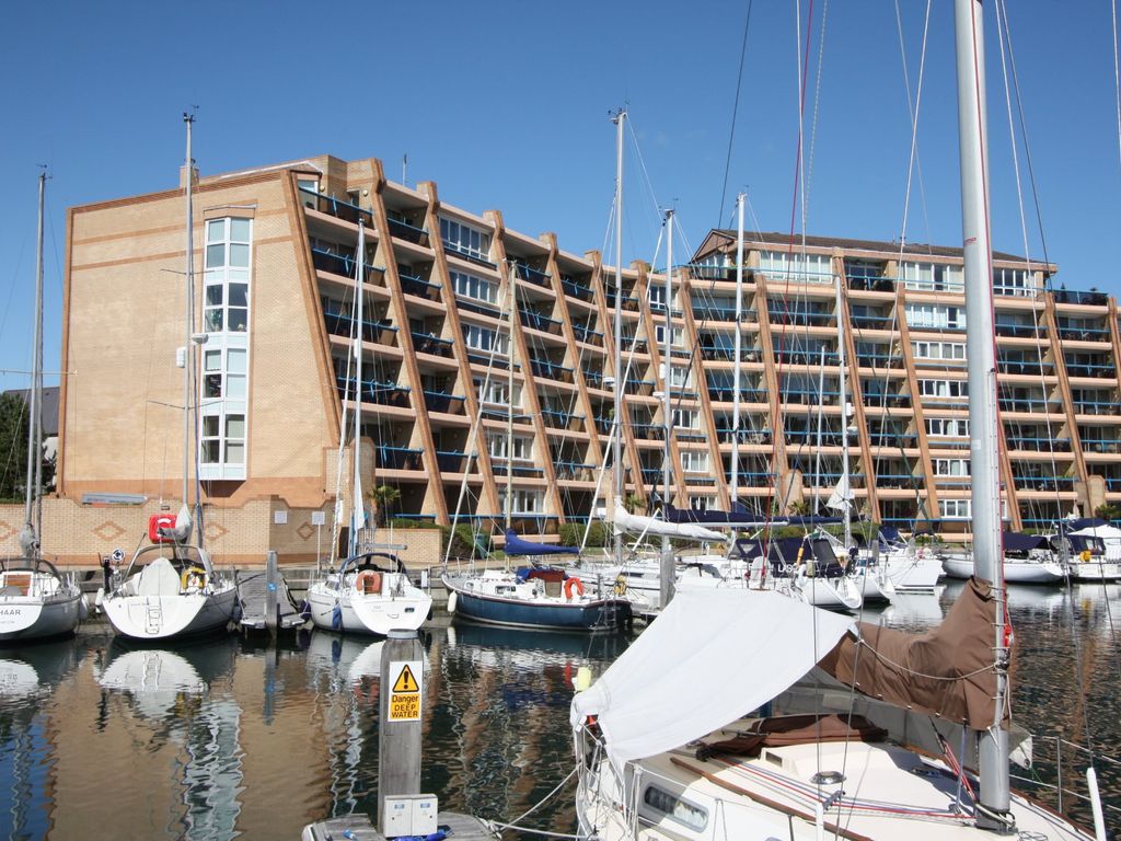 2 bed flat to rent in Oyster Quay, Port Solent, Portsmouth PO6, £1,450 pcm