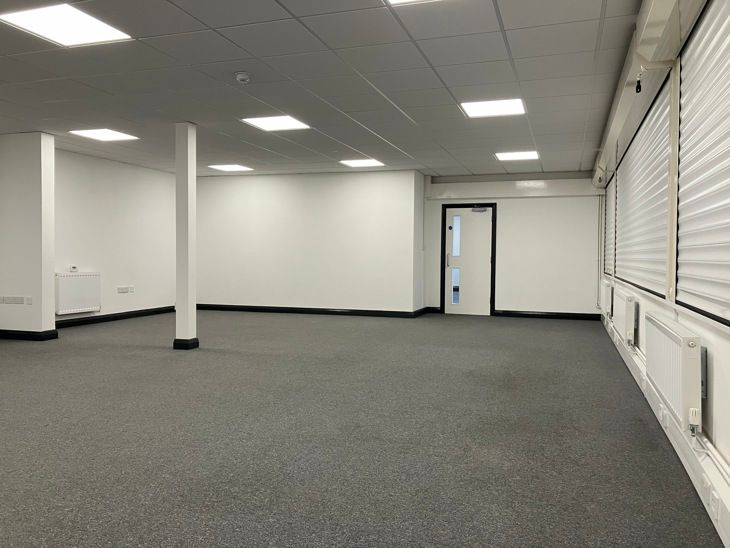 Light industrial to let in Unit 28 Tanners Drive, Blakelands, Milton Keynes, Buckinghamshire MK14, Non quoting