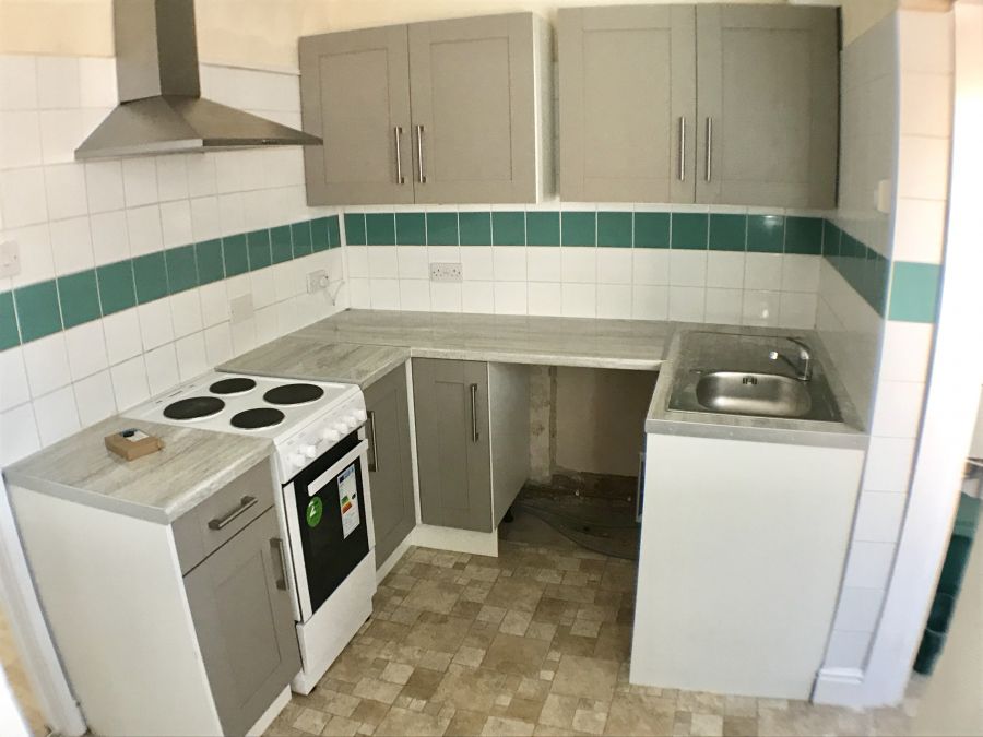 2 bed terraced house to rent in Berkshire Street, Hull HU8, £525 pcm