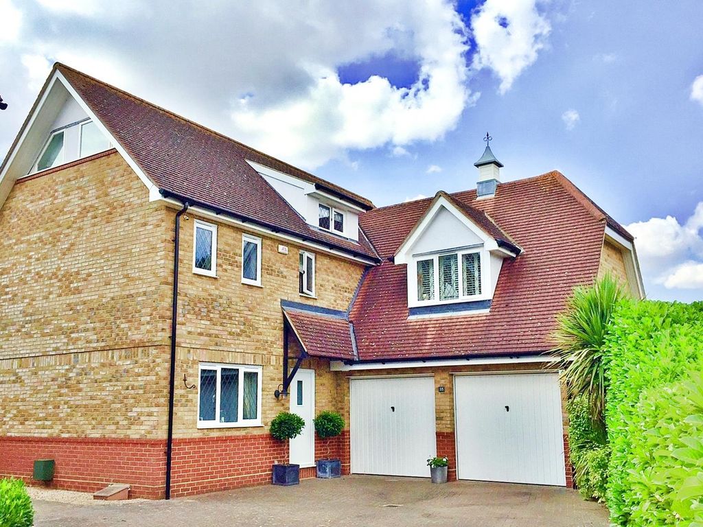 6 bed detached house to rent in Cuckoo Way, Great Notley, Braintree CM77, £2,800 pcm