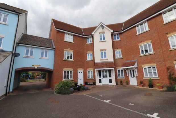 2 bed flat to rent in Caxton Close, Colchester CO5, £950 pcm