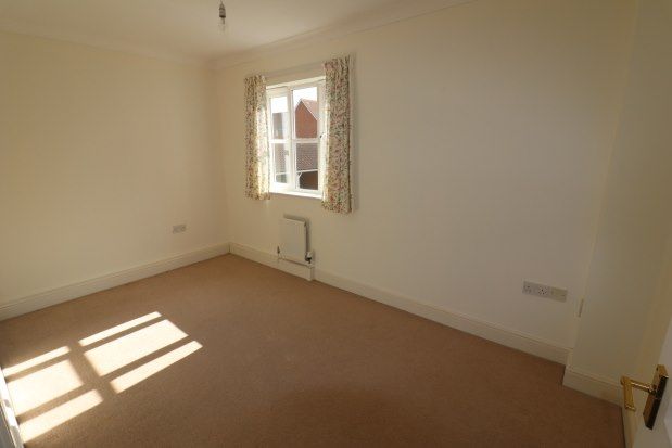 2 bed flat to rent in Caxton Close, Colchester CO5, £950 pcm