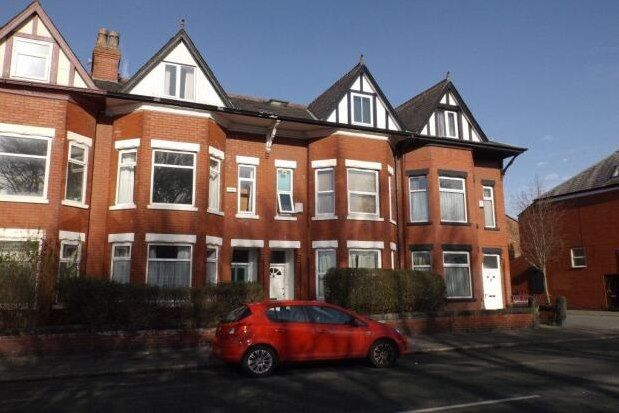 5 bed shared accommodation to rent in Platt Lane, Manchester M14, £2,925 pcm