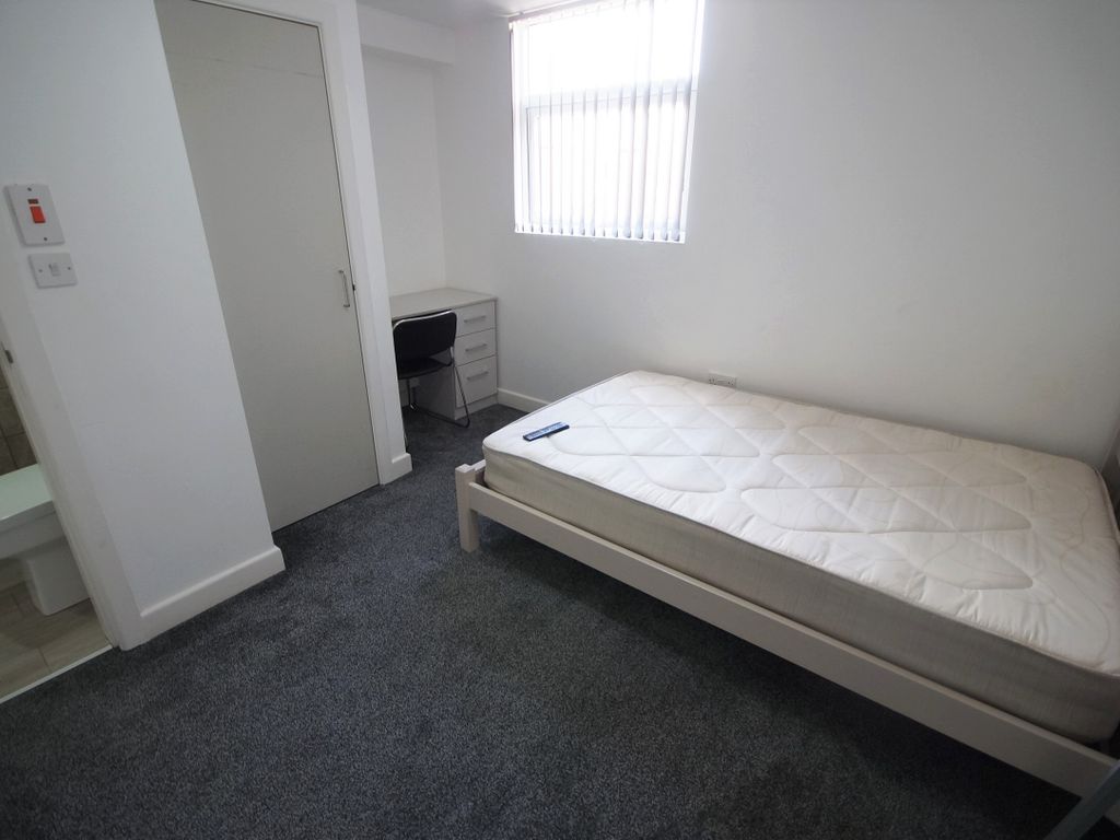 5 bed shared accommodation to rent in Terry Road, Coventry CV1, £2,500 pcm