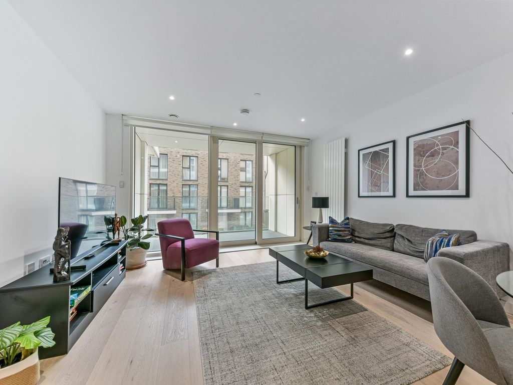 1 bed flat for sale in Carrick House, Royal Wharf, London E16, £400,000