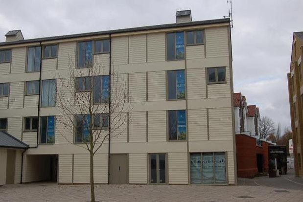 1 bed flat to rent in The Rope Walk, Canterbury CT1, £1,000 pcm