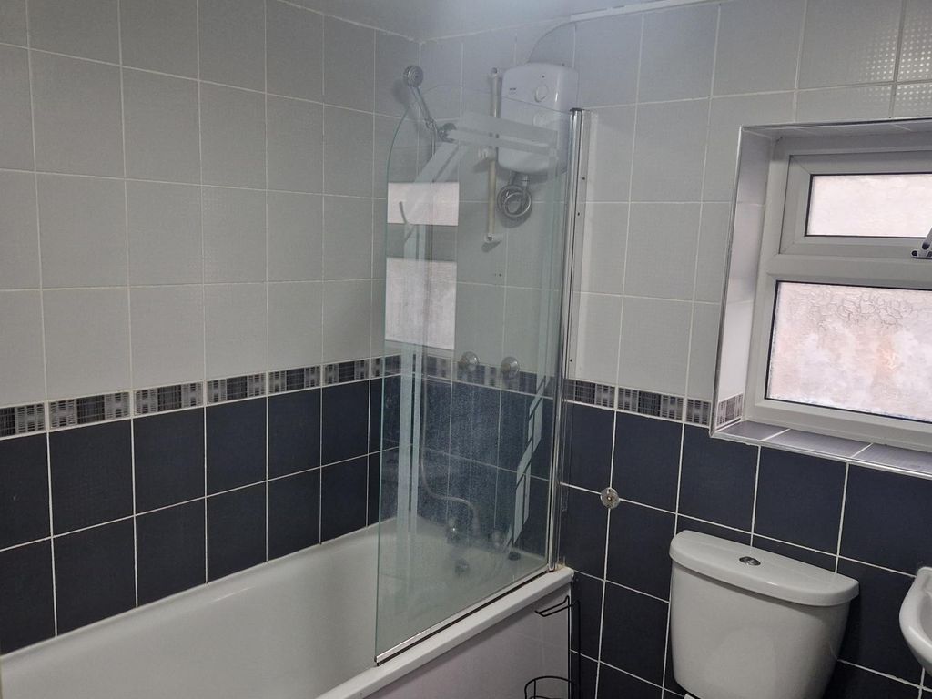 Studio to rent in Forest Gate, London E7, £1,350 pcm