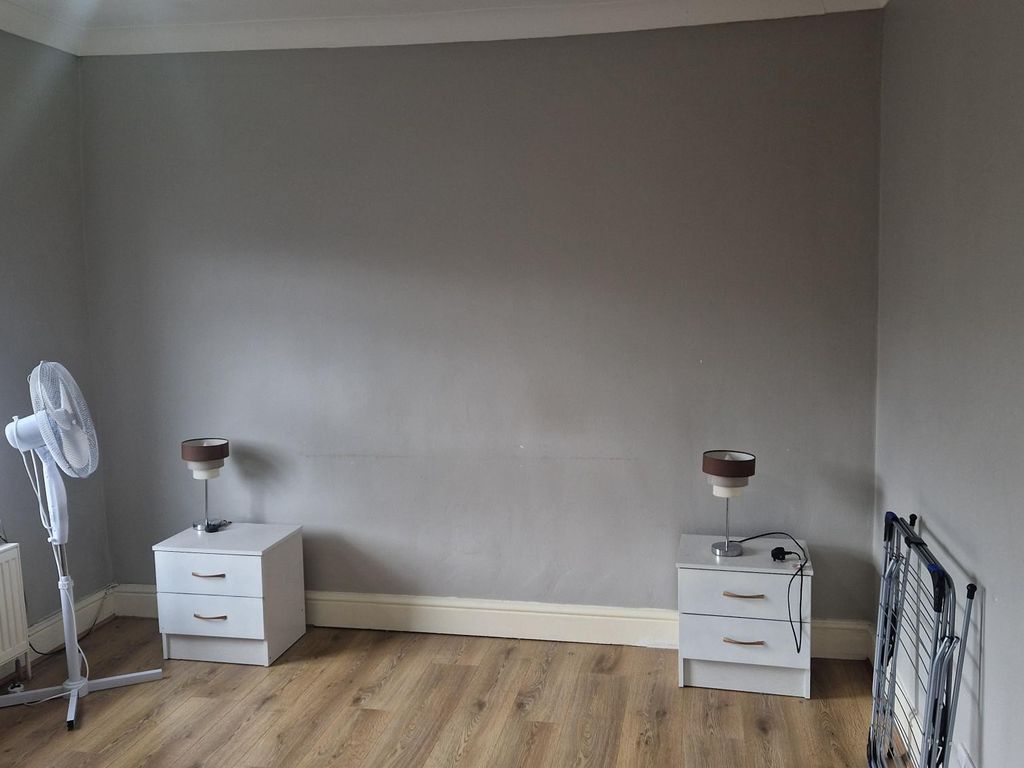 Studio to rent in Forest Gate, London E7, £1,350 pcm